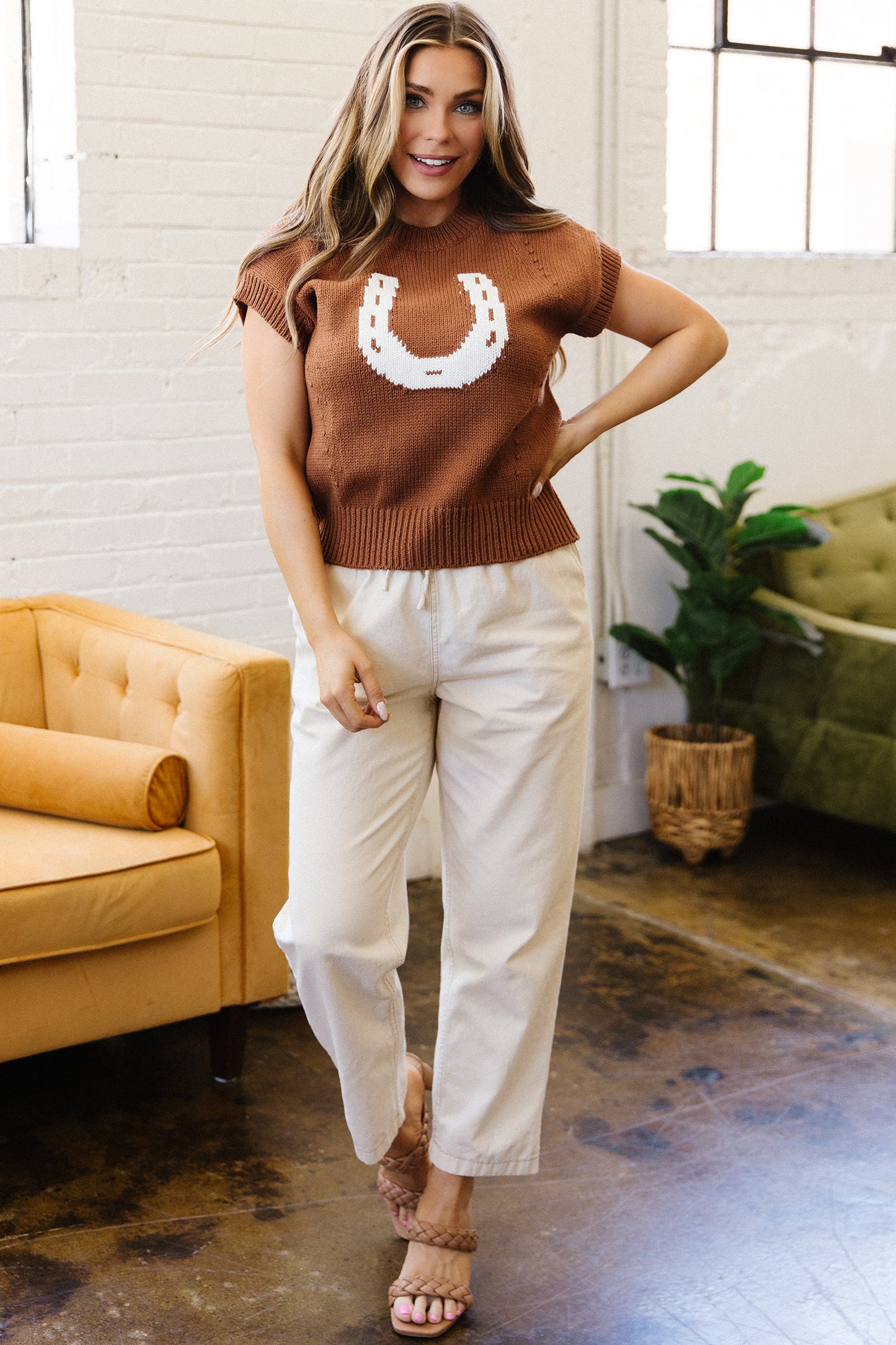 Chestnut Western Horseshoe Pattern Short Sleeve Knit Sweater