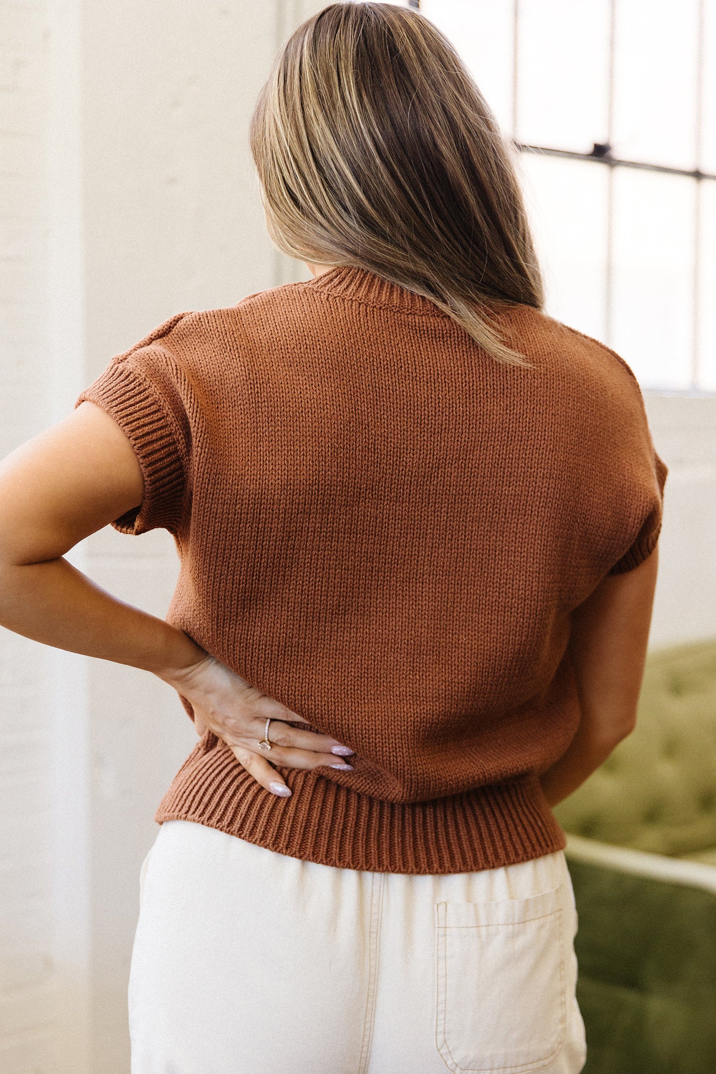 Chestnut Western Horseshoe Pattern Short Sleeve Knit Sweater